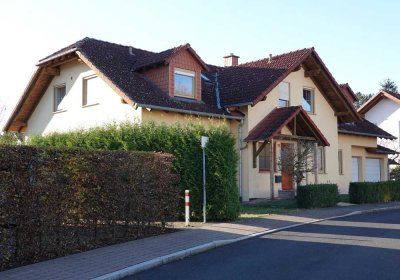 Ihr neues Zuhause in Eschwege: Großzügiges Zweifamilienhaus mit Potenzial für die ganze Familie