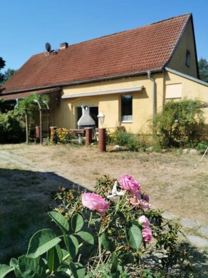 Ansprechendes Einfamilienhaus plus Ferienhaus in ruhiger Traumlage (Schönwald-Waldow)