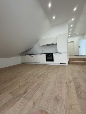 Modern Wohnen: Erstbezug 2-ZKB Wohnung mit Küche und Abstellraum