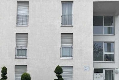 Aus 1. Hand: Großzügige 4-Zimmer-Wohnung mit Süd-West-Balkon und Garage