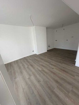 Erstbezug nach Sanierung mit Balkon: ansprechende 3-Zimmer-Wohnung in Hanau