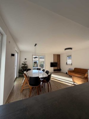 Modernes Einfamilienhaus mit offener Küche