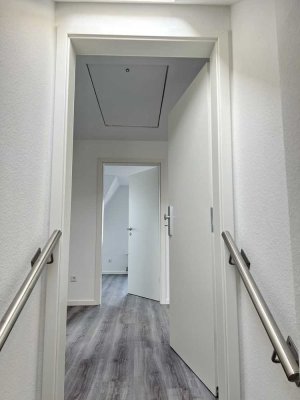 +Hochwertig kernsanierte 3 Zimmer-Dachgeschoss-Wohnung+ ca. 58 QM+zentrale Lage+Gartenmitbenutzung+