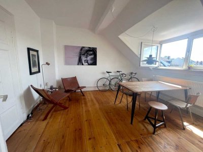 Altbau Martinsviertel - Hübsch renovierte 2-Zimmer-DG-Wohnung mit EBK