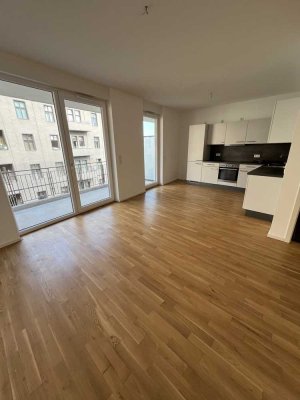 Moderne 4-Zimmerwohnung mit Balkon, Einbauküche und Parkett