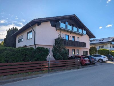 Ansprechende 2,5-Zimmer-DG-Wohnung mit Balkon und Einbauküche in Gachenbach