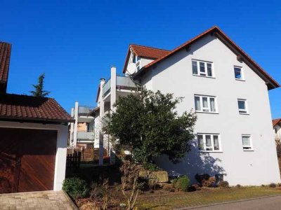 *Ohne Provision* Schöner Wohnen unterm Dach - lichtdurchflutete Vier-Zimmer-Wohnung