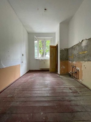 Renovierungsbedürftige 3-Zimmer-Wohnung in Bahnhofsnähe