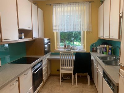 Neuer Preis ! Sehr gepflegte und barrierefreie 4-Zimmer Eigentumswohnung in zentraler, ruhiger Wohnlage mit Grünblick. Empfehlenswert!