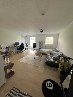 Für 6 Monate: Helle 1-Zimmer-Wohnung mit Terrasse in der Sanderau