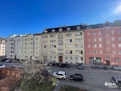 Grosszügige 4-Zimmerwohnung in Saggen mit Lift und Garagenbox