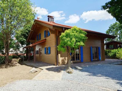 ★ Attraktives Massiv-Blockhaus-EFH & großer Garten [neu angelegt] ★