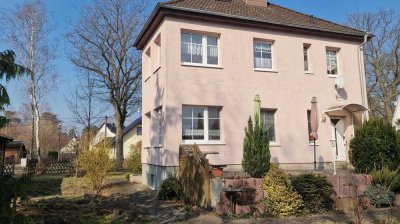 Einfamilienhaus mit baulichen Alternativen und großem Grundstück für Garten- und Kleintierliebhaber