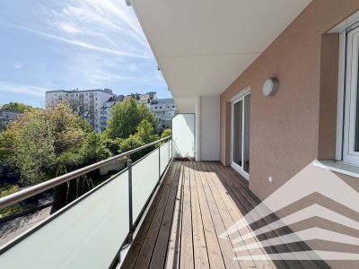 Lichtdurchflutete 2 Zimmer-Wohnung mit sonnigem Balkon am Fuße des Froschbergs