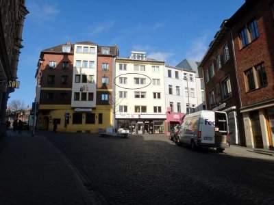 Sanierte, zentrale 2-Raum-Wohnung in Aachen (keine "WG"/no shared apartment))