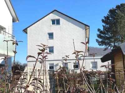 Einziehen & einfach Wohlfühlen! Attraktive 3,5 Zimmer-Wohnung mit Balkon in Donzdorf!