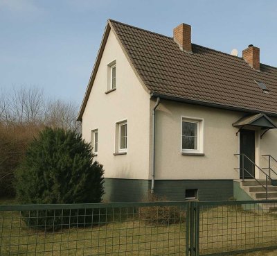 Gemütliche Doppelhaushälfte mit Gartenidylle in Groß Langerwisch
