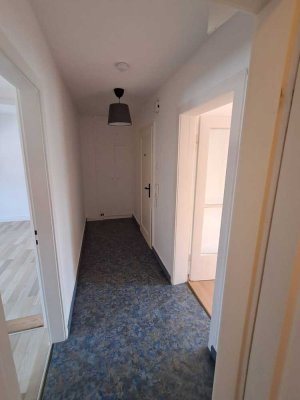 Gemütliche 2- Zi.- Dachgeschosswohnung nur an Einzelperson zu vermieten!
