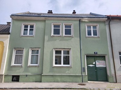 Renovierungsbedürftiges Stadthaus in St. Pölten: 5 Zimmer, Garten &amp; Stadtblick!