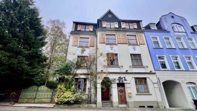 Zwei einzigartig sanierte Anlageimmobilien mit 7 Parteien in schöner Lage