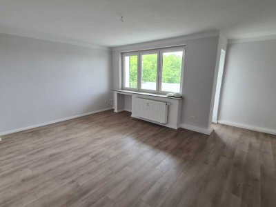 Träumhaft schön!  Alles neu! Top 3,5 Raum Wohnung in zentraler Lage ! Balkon und Aufzug !