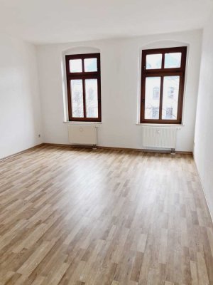 3. OG * WG-gerecht* großer Balkon* modernes Laminat*