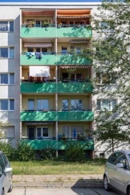 3-Zimmer-Wohnung mit Balkon, Küche und Bad mit Fenster