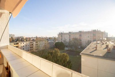 Charmante 2-Zimmer-Dachgeschosswohnung mit Balkon und Aufzug