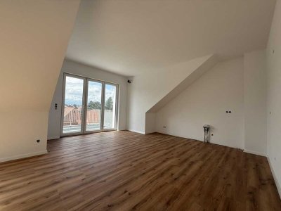 Erstbezug nach Kernsanierung! 3-Zi-Dachgeschosswohnung mit Balkon & Stellplatz