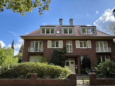 Design trifft Lage: Hochwertige Mansardenwohnung im begehrten Schlachthofviertel!