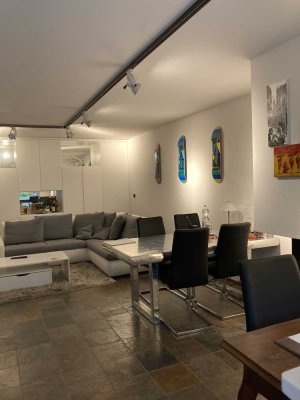 Schicke Wohnung mit riesiger Terrasse und offenem Kamin