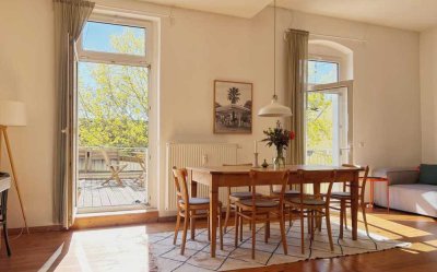 Stilvolles Wohnen in Friedrichshain: Helle Altbauwohnung mit einzigartiger Südterrasse