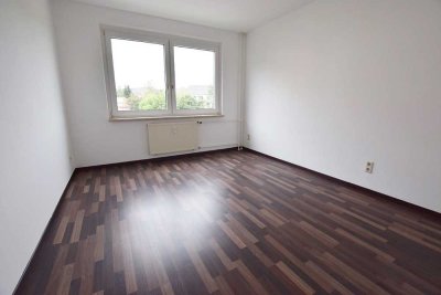 vermietet: Gutgeschnittene 4 Zimmerwohnung mit Balkon und Blick ins Grüne!