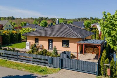 Rollstuhlgerecht! Inkl. Einbauküche, Wärmepumpe, Kamin, Sauna, Deckenspots: Bungalow Bad Saarow