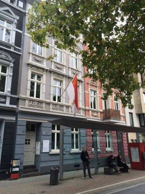 außergewöhnliche Altbauwohnung, zentral gelegen