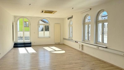 Liezen! Charmante Altbauwohnung: Große Räume, beeindruckender Stadt- und Bergblick
