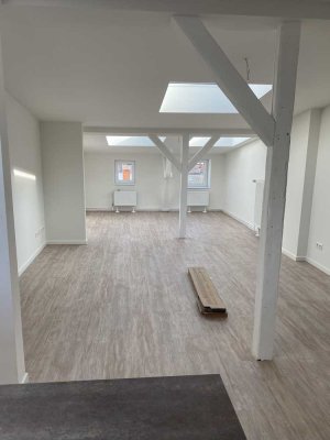 Helle Altbau-Dachgeschosswohnung in Lübeck St. Lorenz Nord