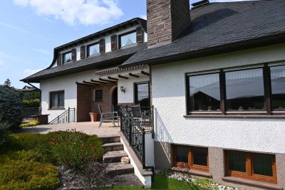 **Exklusives Einfamilienhaus mit privatem Schwimmbad in idyllischer Lage der Eifel**