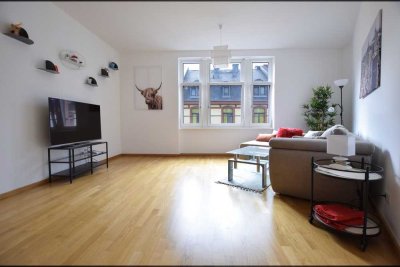 Neue modern möblierte Zwei-Zimmer-Wohnung in zentraler Lage
