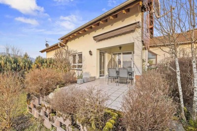 Bezaubernde Doppelhaushälfte  mit Garten, Garage und Carport in 79183 Waldkirch