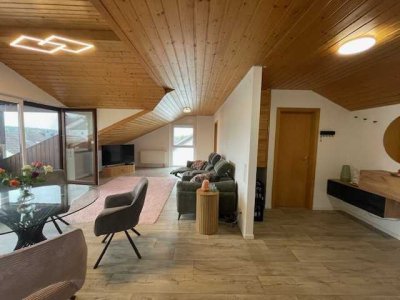 Voll möblierte 3-Zimmer DG Wohnung mit Fernblick!