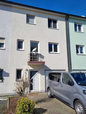 Gepflegtes 4,5-Zi. Reihenmittelhaus in Karlsruhe-Oberreut mit Garten