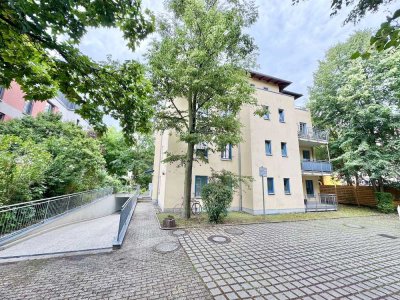 Bezugsfertige, helle 3-Zimmerwohnung im Hinterhaus! Balkon! Tageslichtbad! Außenrollläden!