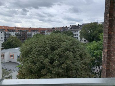 Traumhafte sanierungsbedürftige Altbauwohnung im Herzen von Düsseldorf-Derendorf! Energieausweis C