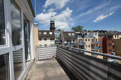 TOP-Sanierte 2-Raum-Wohnung mit  Balkon, Aufzug und bodentiefer Dusche!