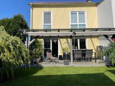 Bezaubernde Doppelhaushälfte mit Pool sucht neue liebevolle Familie; provisionsfrei