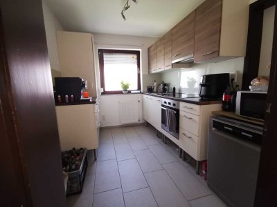 3-Zi.-Whg. mit Einbauküche, Gartennutzung und Garage und Stellplatz zu vermieten
