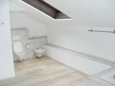 Wunderschöne Wohnung auf 169 m2 - 3 Stellplätze, Einbauküche, Garten & Terrasse