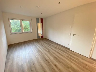 1 Zimmer frei in einer Studenten-Wohngemeinschaft mit 2 Einzelzimmer