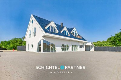 Uphusen | Nobles Wohn- und Geschäftshaus mit riesiger Parkfläche und Halle